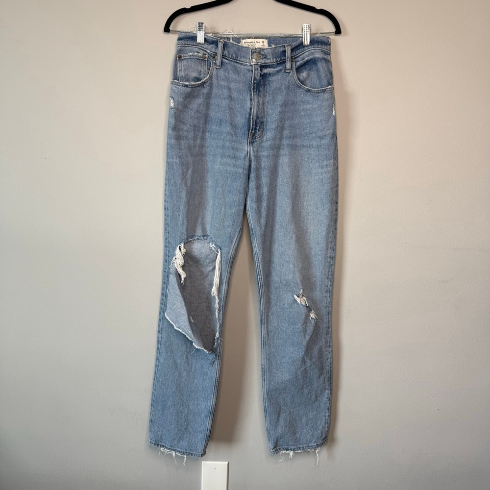Abercrombie & Fitch 90s Straight Ultra High Rise Light Wash Jeans Size 6